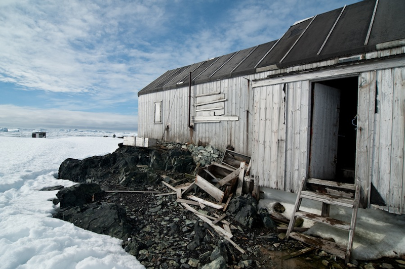 Illustration for article titled 8 Abandoned Antarctic Whaling Stations and Bases that are Still Amazing